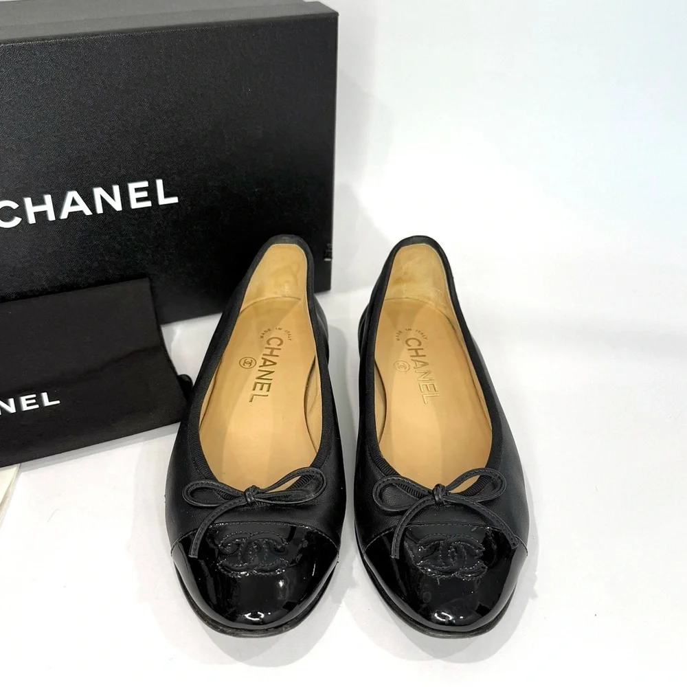 ✨SOLD✨ Chanel Black Lambskin Ballet Flats - Picture 2 of 11